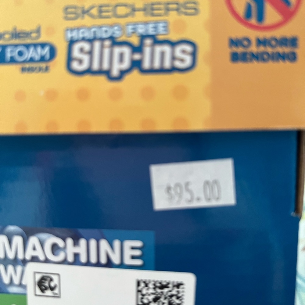 Skechers Women Hands Free Slip-Ins - Picture 8 of 9